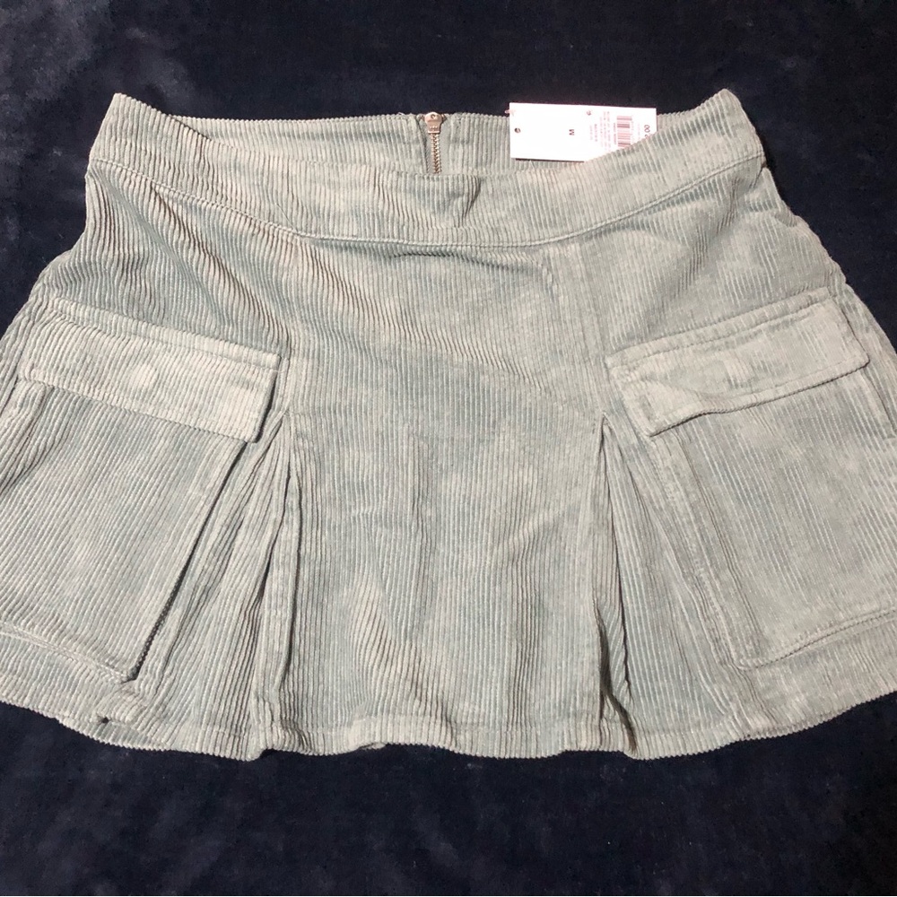 NWT Wild Fable Sage Green Corduroy Pleated Cargo Mini Skirt - Size M